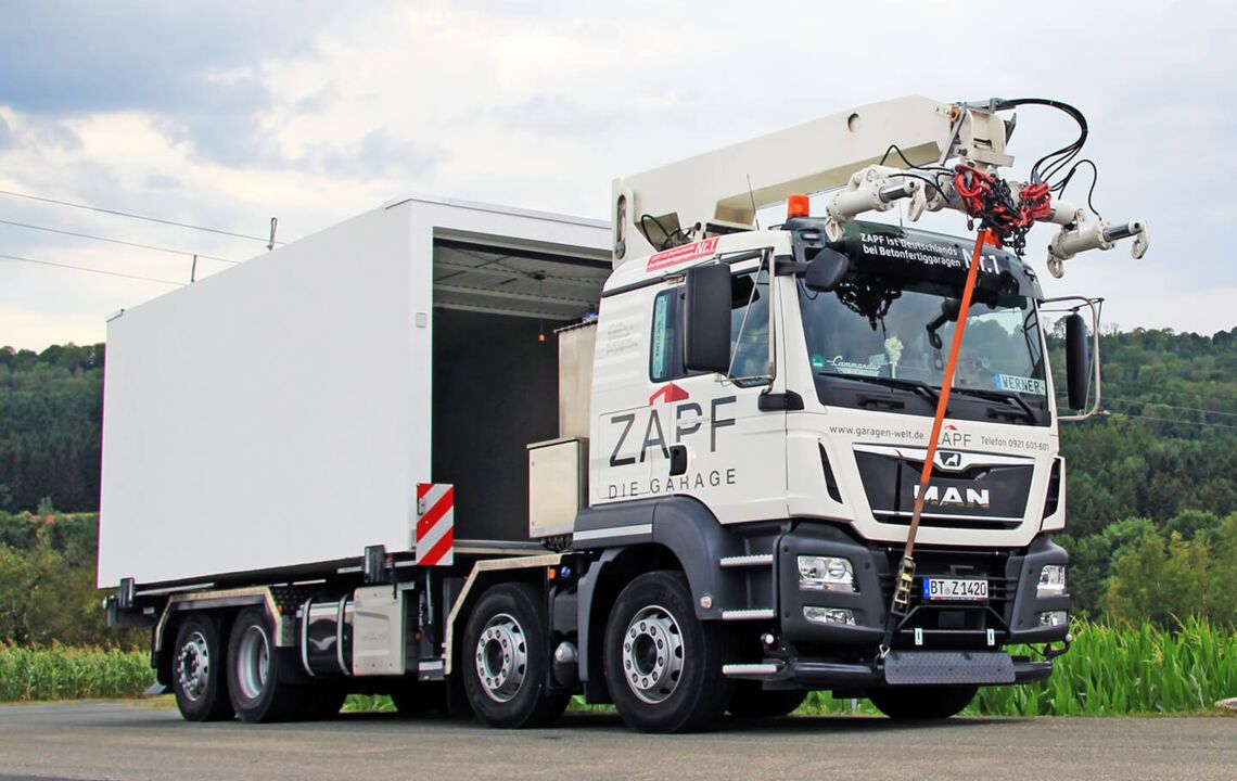 Lieferung und Montage der Fertiggarage mit dem ZAPF GaragenTransporter
