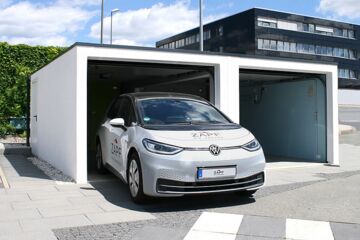 Bei Sommerhitze Auto besser in der Garage parken