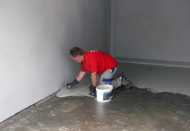 Garagen-Innenräume von Fertiggaragen professionell sanieren und renovieren  - ZAPF Garagenmodernisierung - wir renovieren, sanieren und reparieren Ihre  alte Garage